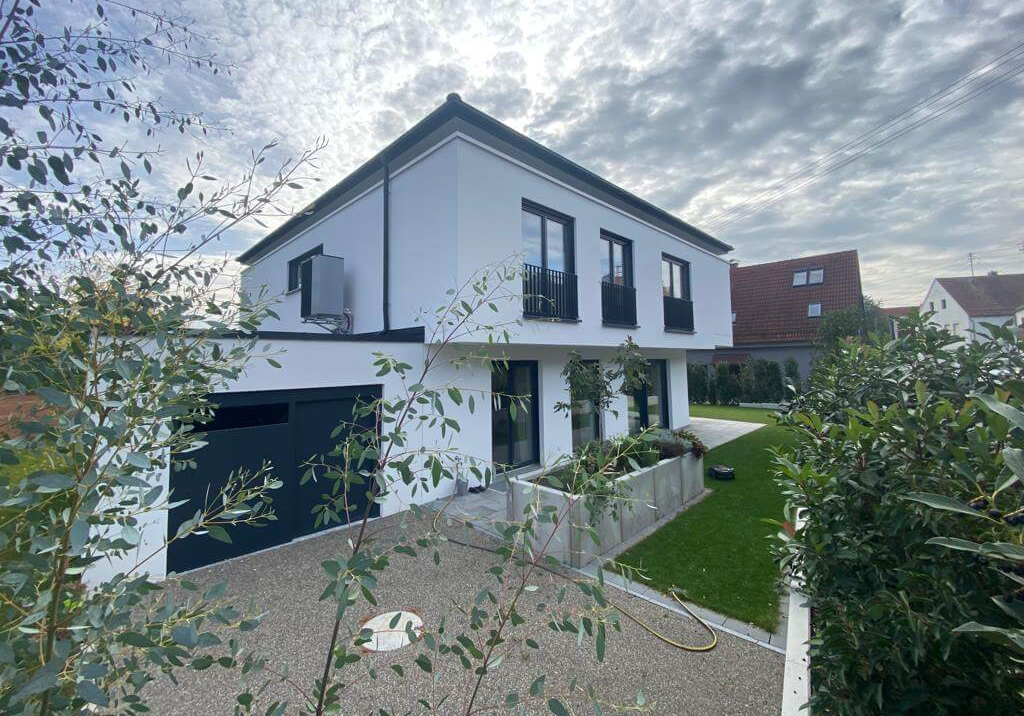 Moderne Kunststofffenster nach Farbwunsch des Kunden