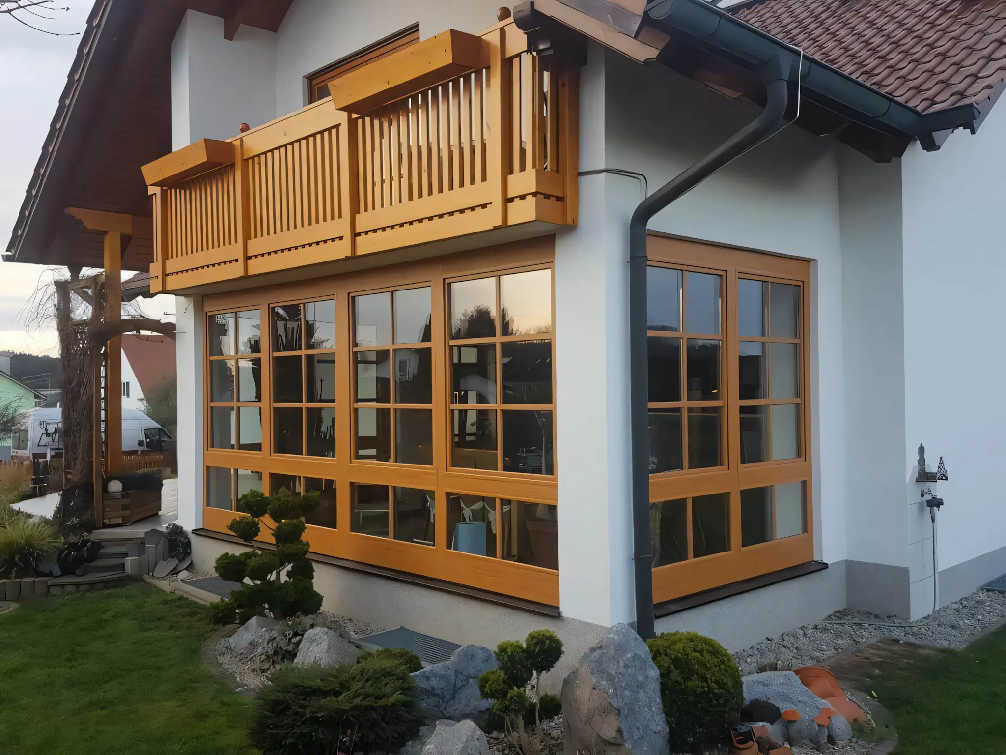 Moderne Fenster in Holz-Design