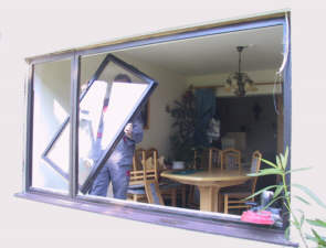 Einschubfenster - Demontage des alten Fensters durch ein Fachteam