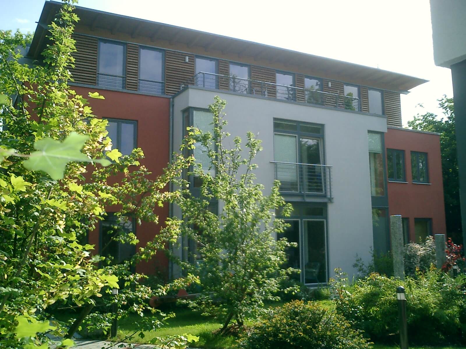 Moderne Fenster in Wohnanlage Neubau